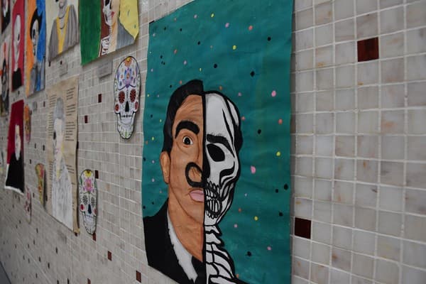 “Calaveras” e “Personalidades de Espanha e França” em exposição — foto 1