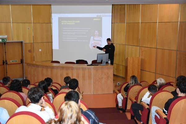 ICE realizou sessão informativa sobre estudar no estrangeiro — foto 2