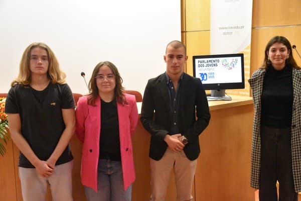 Sessões Escolares do Parlamento dos Jovens 2024/2025 — foto 1