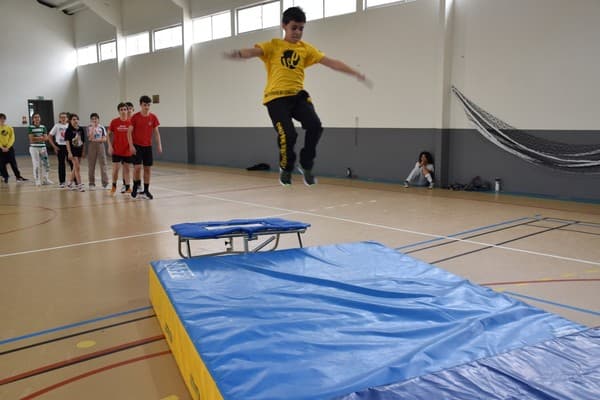 Turmas do 7.º e 8.º ano participam em aula aberta de Parkour — foto 1