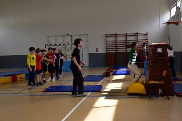 Turmas do 7.º e 8.º ano participam em aula aberta de Parkour — foto 4