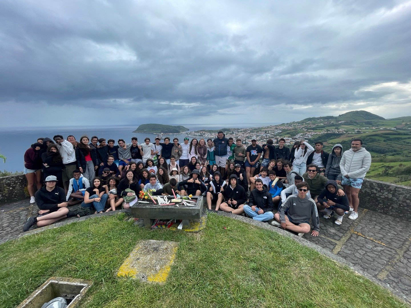 Turmas do 9.º ano à descoberta do Pico e do Faial