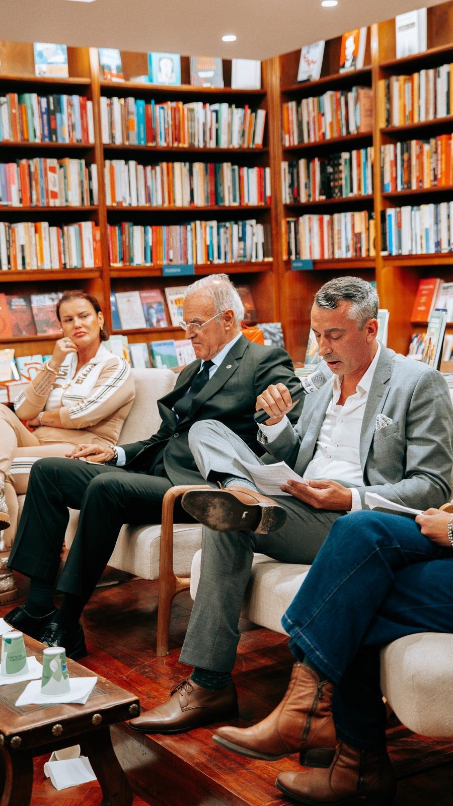 Dr. Miguel Martins na apresentação do livro “Eu Escolho Crescer com Saúde”