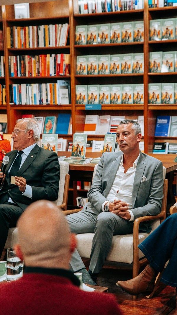 Dr. Miguel Martins na apresentação do livro “Eu Escolho Crescer com Saúde” — foto 3