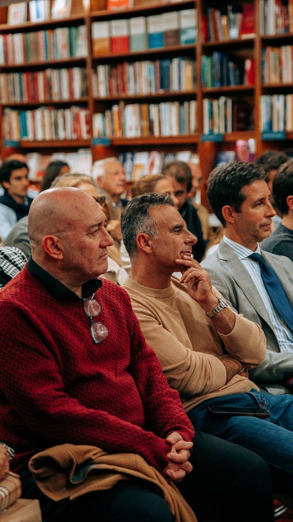 Dr. Miguel Martins na apresentação do livro “Eu Escolho Crescer com Saúde” — foto 2