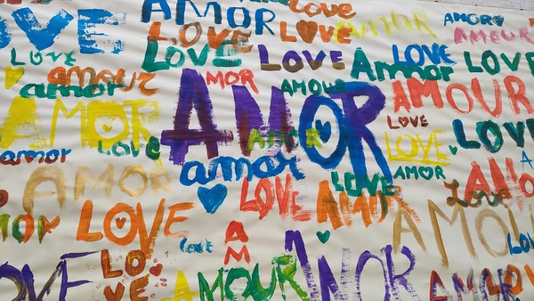 ICE apresenta “Amor é para Todos” – Exposição que Une Arte e Linguagem