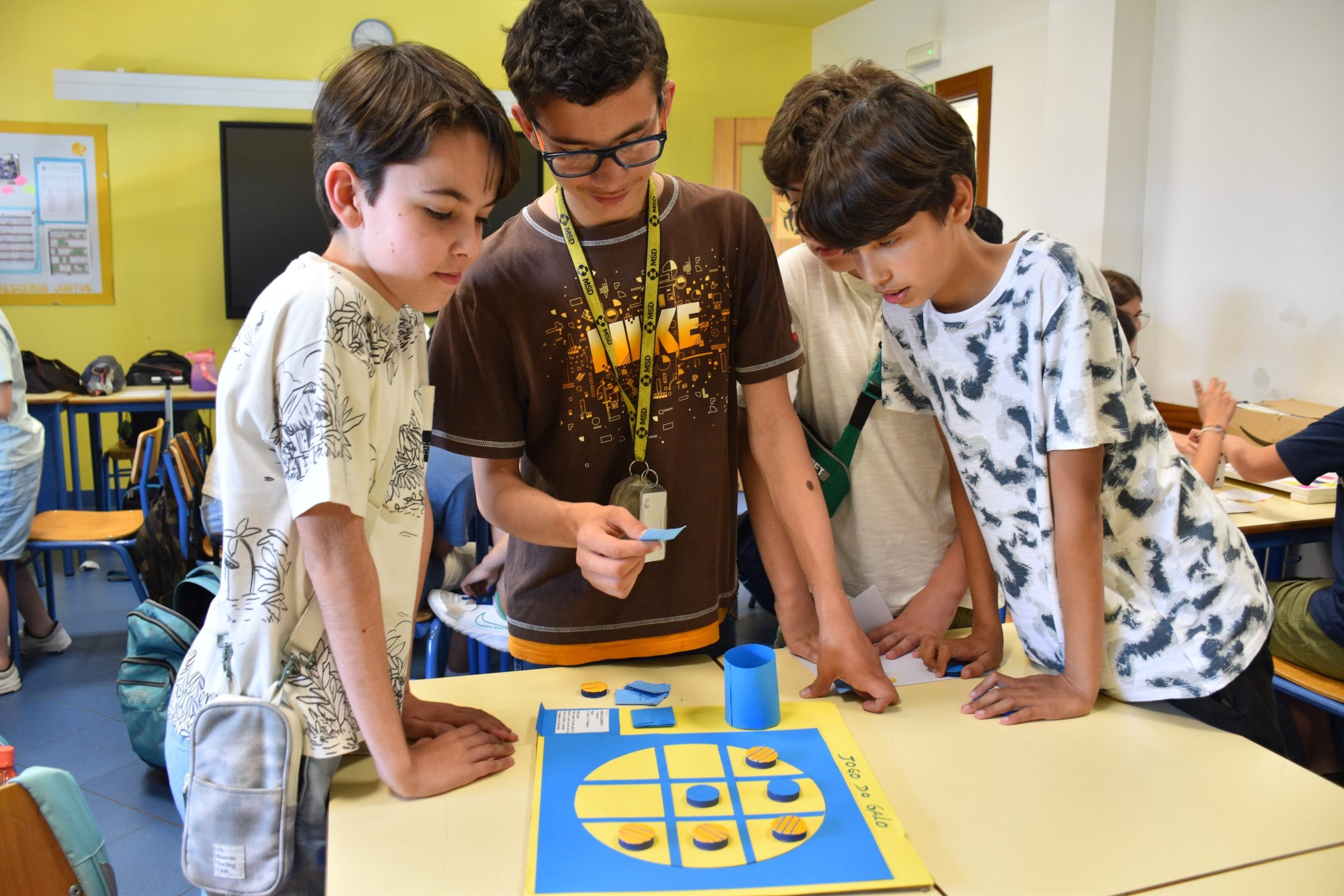 Alunos criam jogos de tabuleiro temáticos