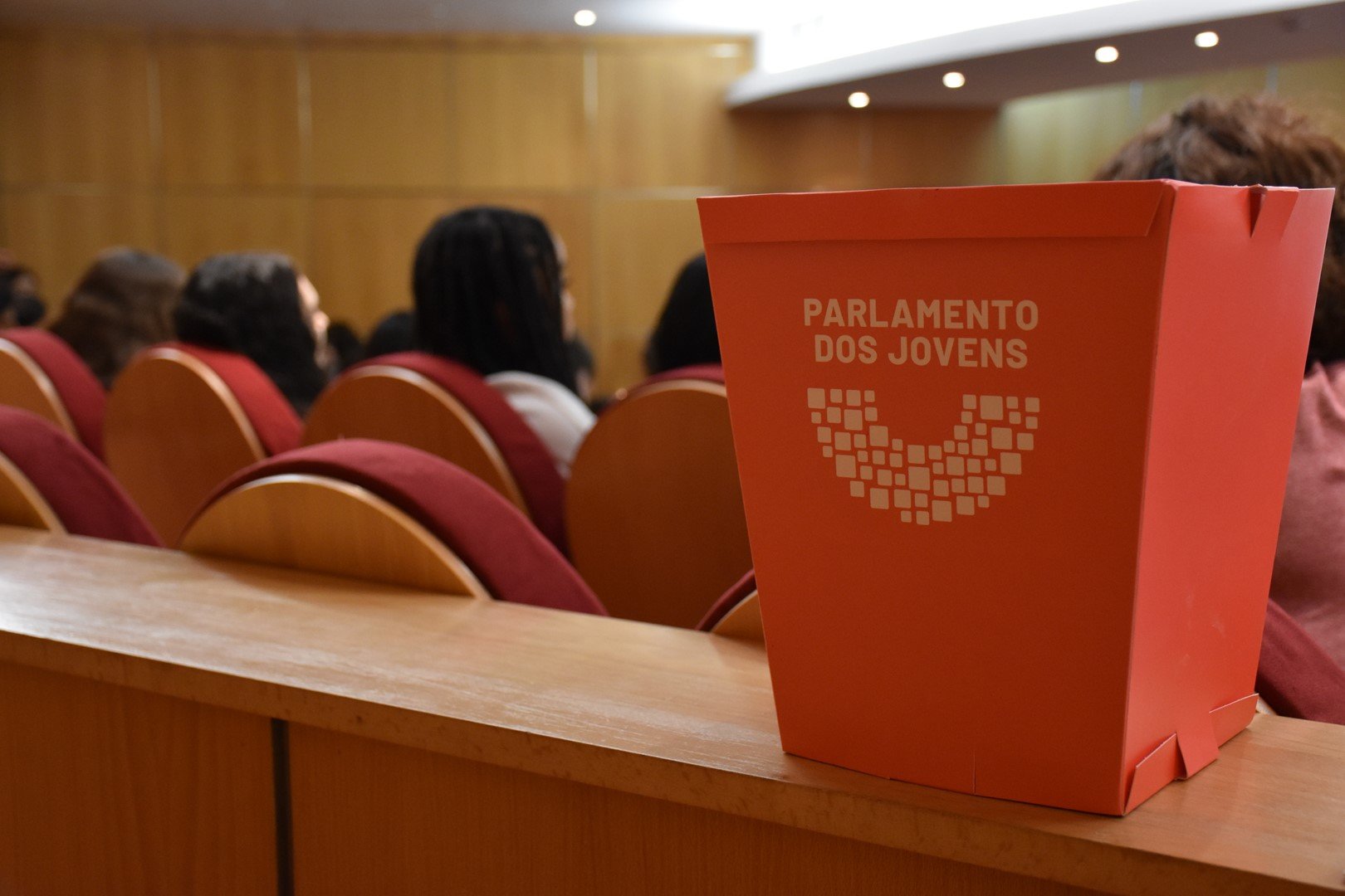 Sessões Escolares do Parlamento dos Jovens 2023/2024