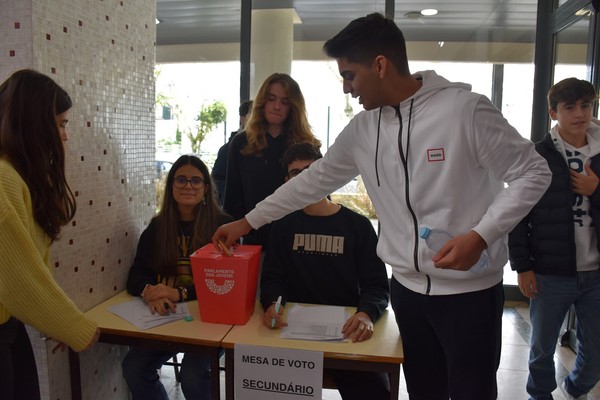 ICE elege listas para o Parlamento dos Jovens