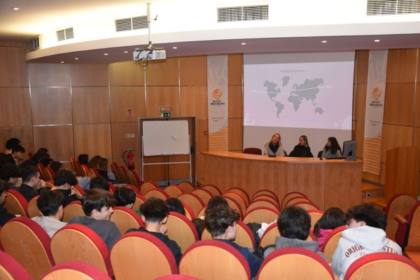 Alunos do ICE participaram em palestra sobre voluntariado com a Associação ProAtlântico — foto 1